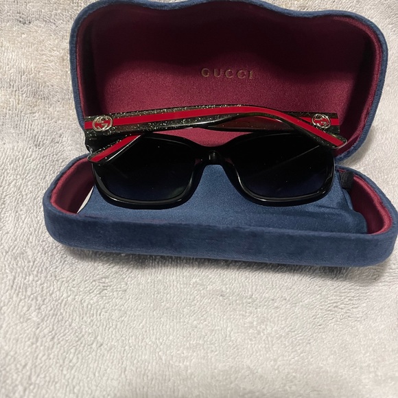 Gucci - Picture 3 of 4